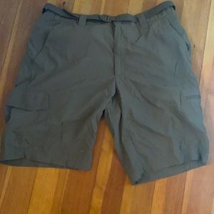 Columbia Olive Green Light Cargo Short
